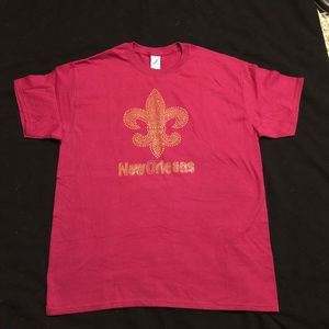 NWOT pink/gold sequin tee New Orleans fleur de lis
